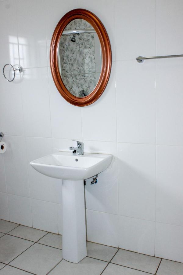 Motseleng Guest House Palapye Extérieur photo