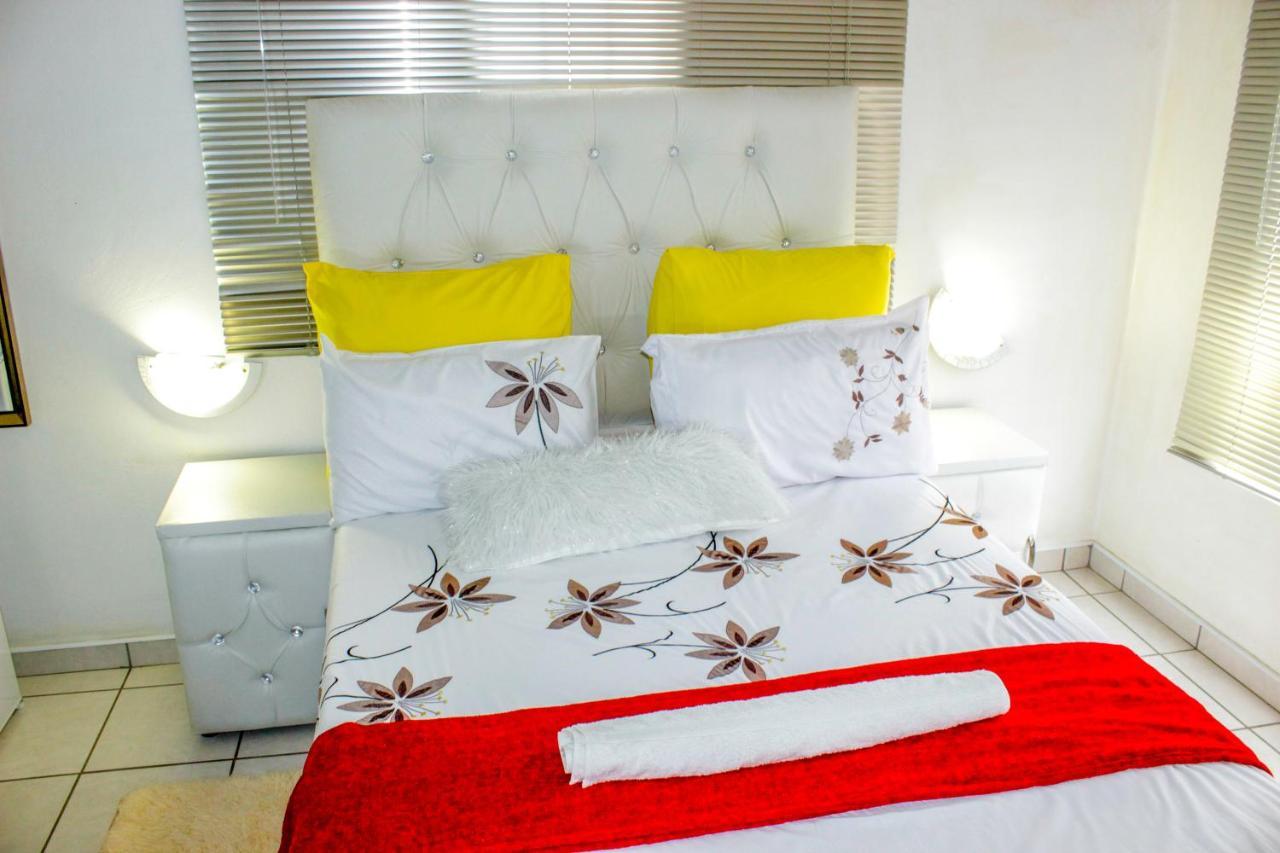 Motseleng Guest House Palapye Extérieur photo